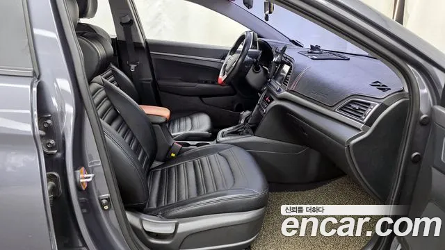 Hyundai AVANTE 2017 — фото 11