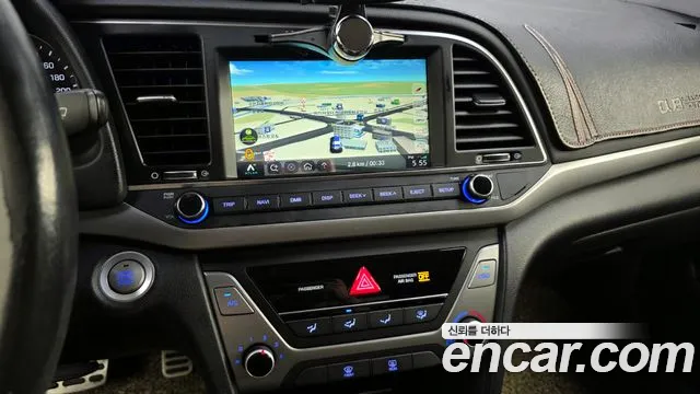 Hyundai AVANTE 2017 — фото 14