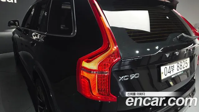 Volvo XC90 2018 — фото 9
