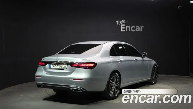 Mercedes-Benz E-Class 2022 — фото 2