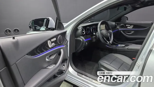 Mercedes-Benz E-Class 2022 — фото 13