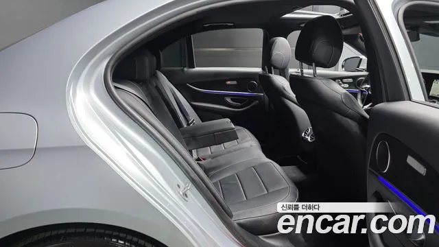 Mercedes-Benz E-Class 2022 — фото 18