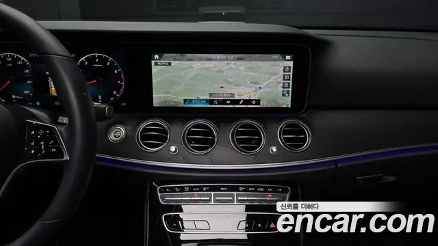 Mercedes-Benz E-Class 2022 — фото 20