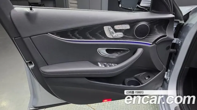 Mercedes-Benz E-Class 2022 — фото 14