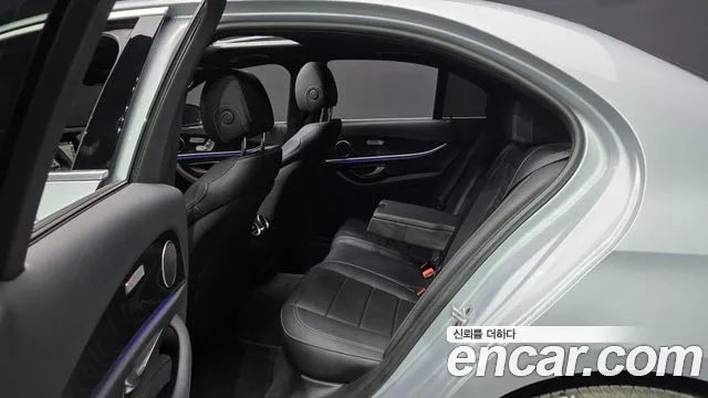 Mercedes-Benz E-Class 2022 — фото 16
