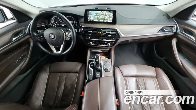 BMW 5-Series 2018 — фото 10