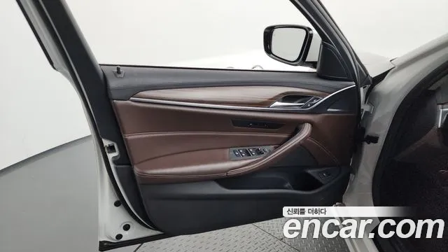 BMW 5-Series 2018 — фото 14