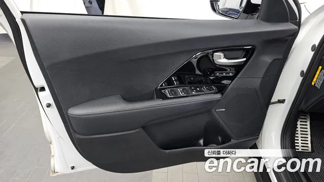 Kia Niro 2019 — фото 14