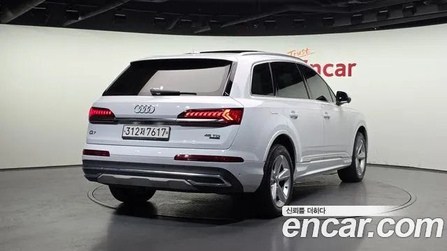 Audi Q7 2020 — фото 2