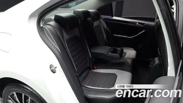 Volkswagen Jetta 2015 — фото 11