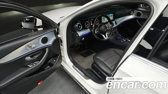 Mercedes-Benz E-Class 2020 — фото 17