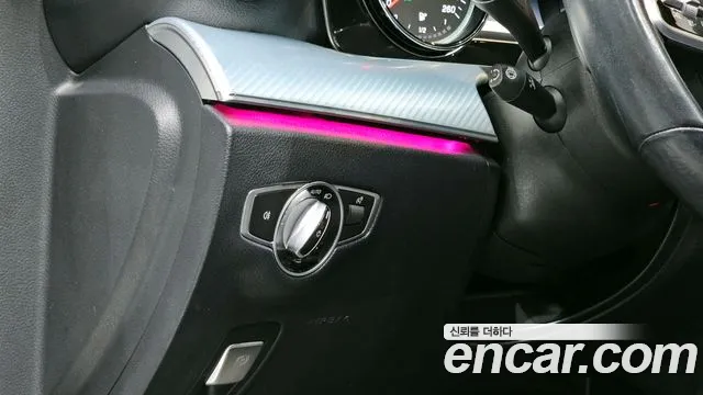 Mercedes-Benz E-Class 2020 — фото 20