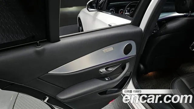 Mercedes-Benz E-Class 2020 — фото 15