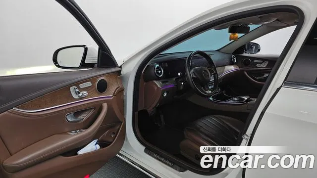 Mercedes-Benz E-Class 2017 — фото 13