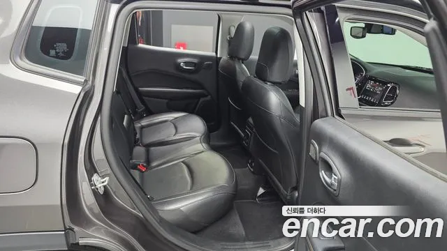 Jeep Compass 2019 — фото 18