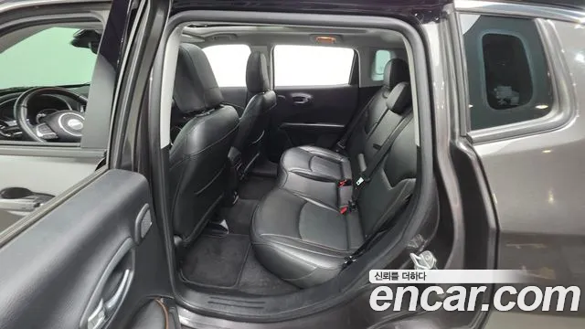Jeep Compass 2019 — фото 16