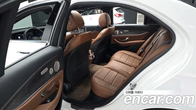 Mercedes-Benz E-Class 2021 — фото 12