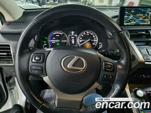 Lexus NX 2015 — фото 9