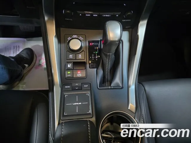 Lexus NX 2015 — фото 12