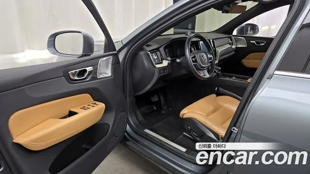 Volvo XC60 2019 — фото 13