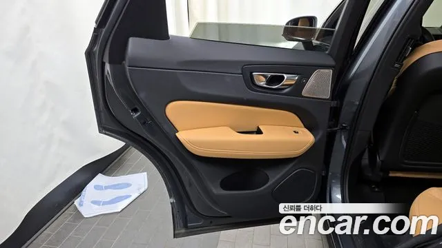 Volvo XC60 2019 — фото 15