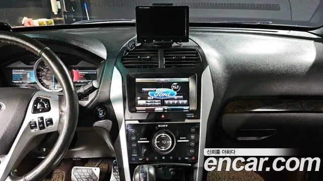 Ford Explorer 2015 — фото 20