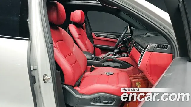 Porsche Cayenne 2023 — фото 17