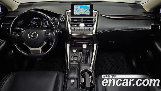 Lexus NX 2017 — фото 10