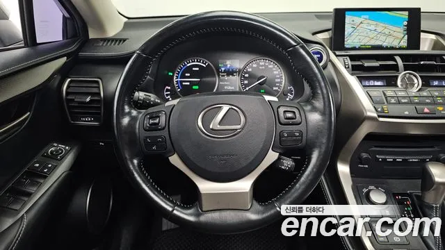 Lexus NX 2017 — фото 19