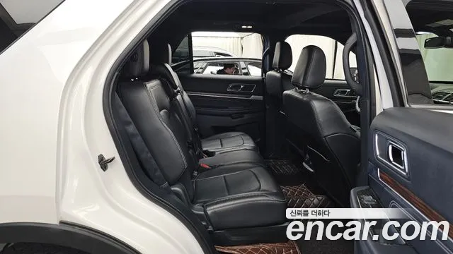 Ford Explorer 2019 — фото 18