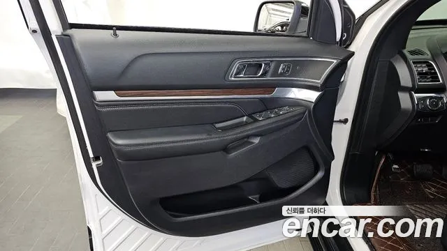 Ford Explorer 2019 — фото 14