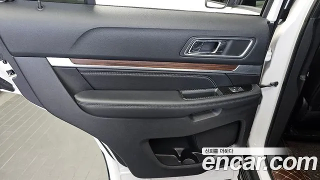 Ford Explorer 2019 — фото 15