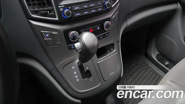 Hyundai Starex 2021 — фото 9