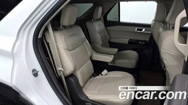 Ford Explorer 2022 — фото 17
