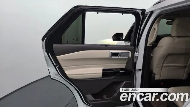 Ford Explorer 2022 — фото 15