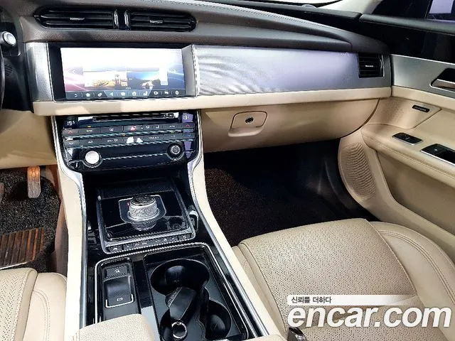 Jaguar XF 2016 — фото 12