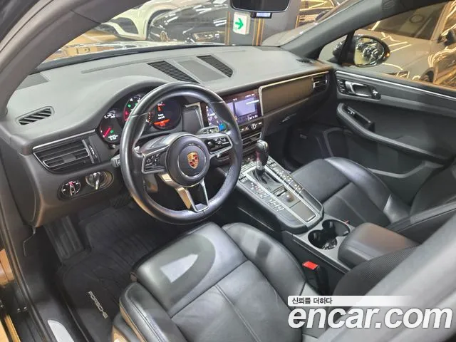 Porsche Macan 2019 — фото 19