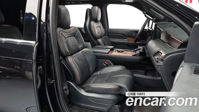 Lincoln Navigator 2023 — фото 17