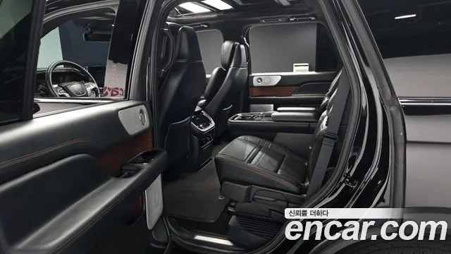 Lincoln Navigator 2023 — фото 18