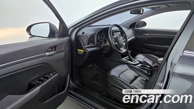 Hyundai AVANTE 2017 — фото 10