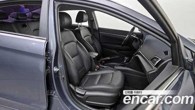 Hyundai AVANTE 2017 — фото 11