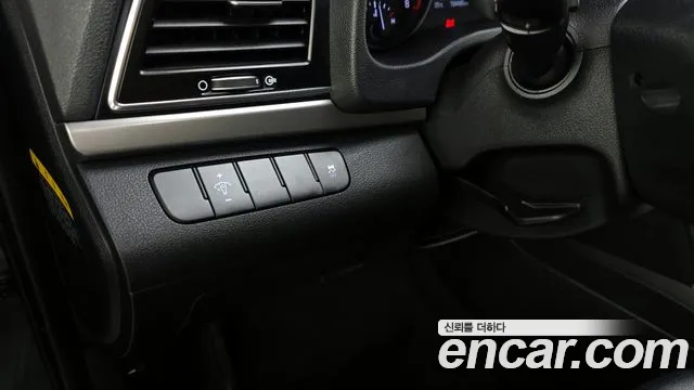 Hyundai AVANTE 2017 — фото 18