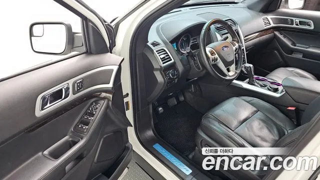 Ford Explorer 2015 — фото 10