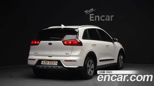 Kia Niro 2017 — фото 2