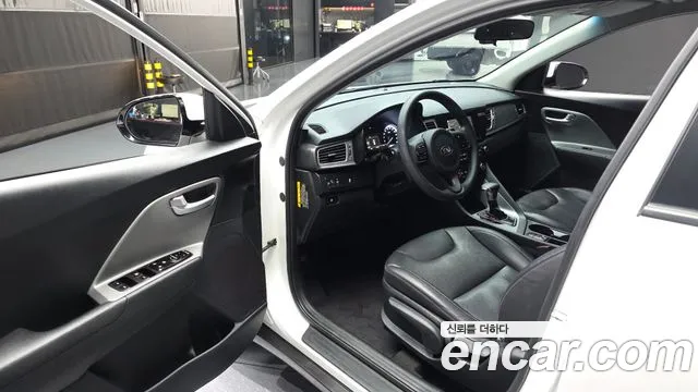 Kia Niro 2017 — фото 10