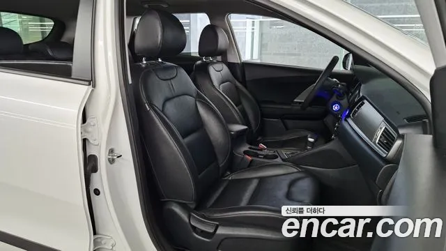Kia Niro 2017 — фото 11
