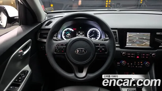 Kia Niro 2017 — фото 13