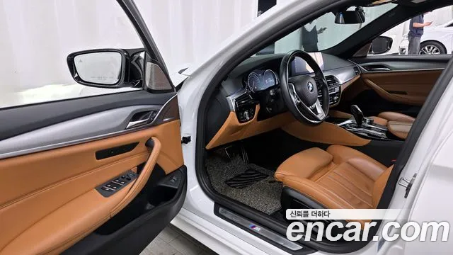 BMW 5-Series 2018 — фото 13