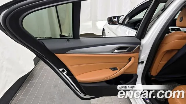 BMW 5-Series 2018 — фото 15