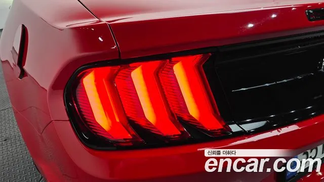 Ford Mustang 2022 — фото 9